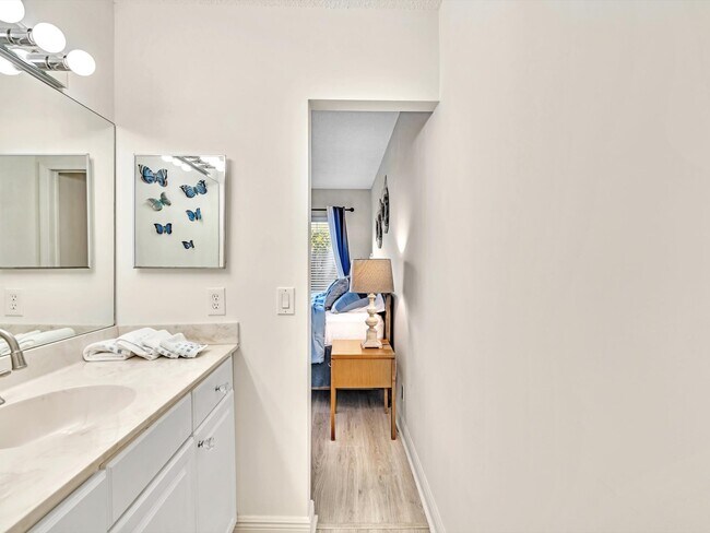 Building Photo - 10310 S Ocean Dr