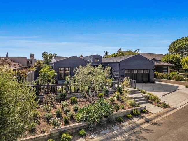 Building Photo - Stunning Single Family Home in the Heart o...