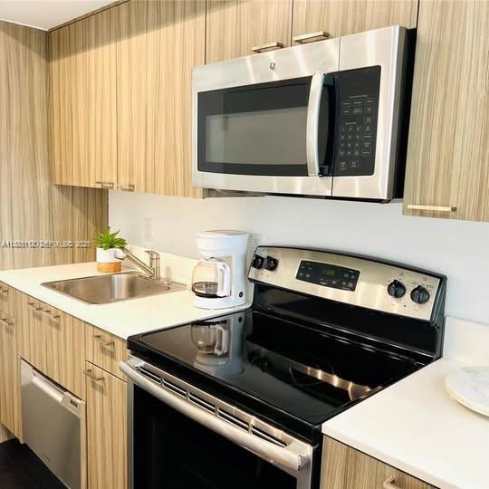 Building Photo - 551 Michigan Ave