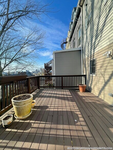 Building Photo - 45 Old Harbor St