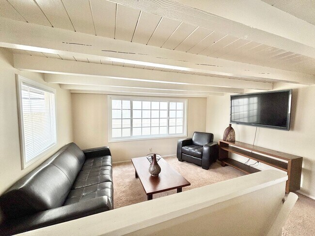 Building Photo - 113 Los Robles St