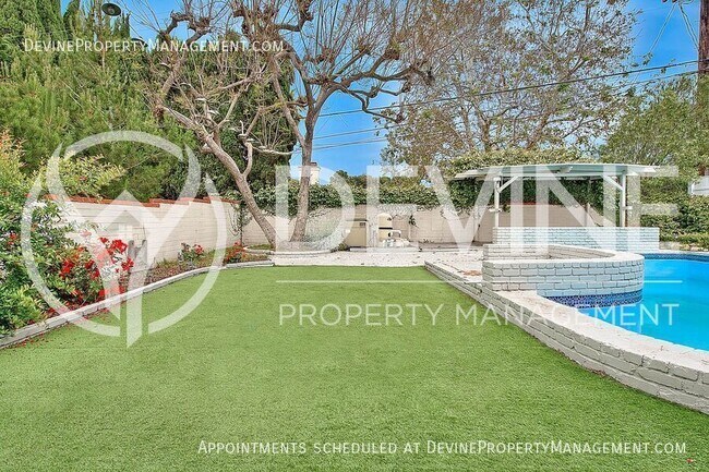 Building Photo - 3026 Greenfield Ave