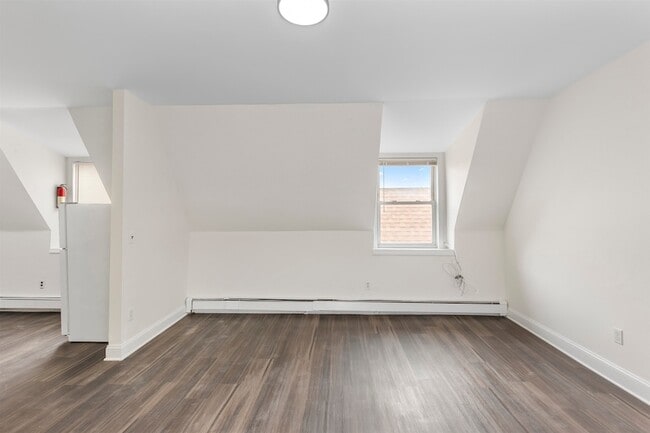 Building Photo - 676 Chestnut St