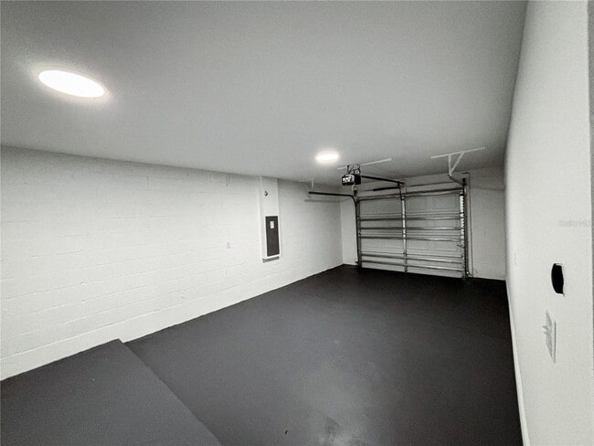 Building Photo - AMAZING 3-bedroom, 2-bathroom home.