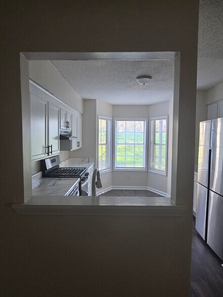 Building Photo - 6043 Green Forest Dr