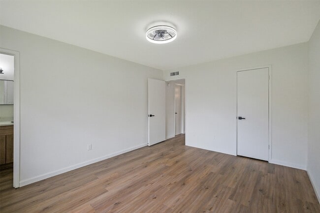 Building Photo - 5007 Ridgecreek Dr