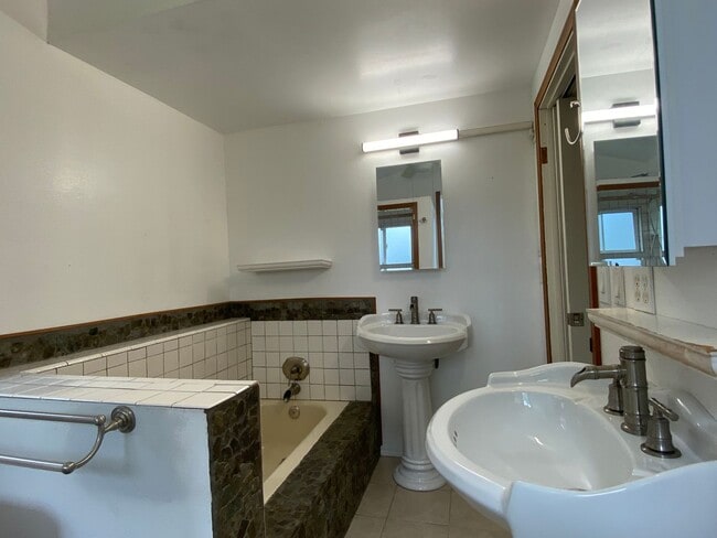 Building Photo - Private Hideaway on 1 Acre -Hawaiian Paradise Park