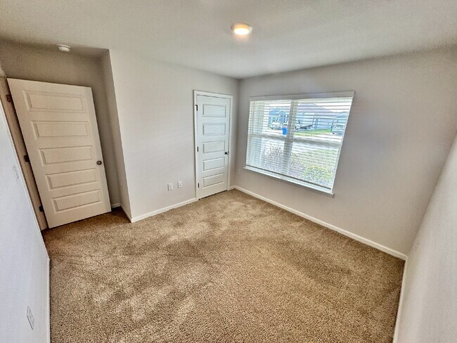 Building Photo - New rental in Brighton Oaks! Conveniently located off Hwy 231, this community conveniently close ...