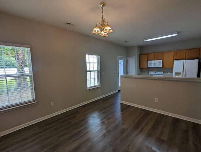Building Photo - CORNELIUS 3 BEDROOM 2.5 BATH W/FENCED YARD