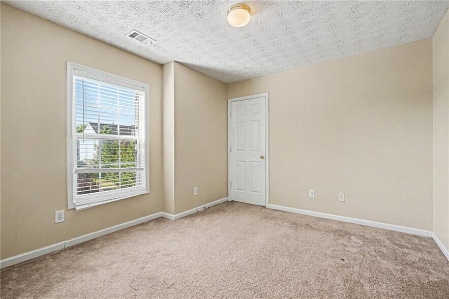 Building Photo - 375 Clairidge Ln SW