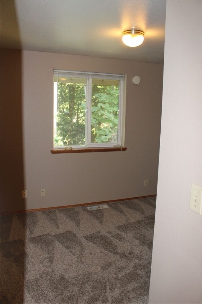 Building Photo - 3 Bedroom, 2 Bathroom House