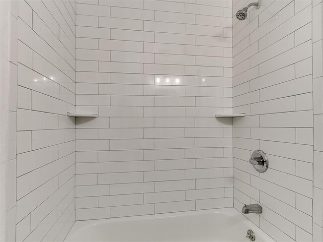 Building Photo - 816 S Santa Fe Dr