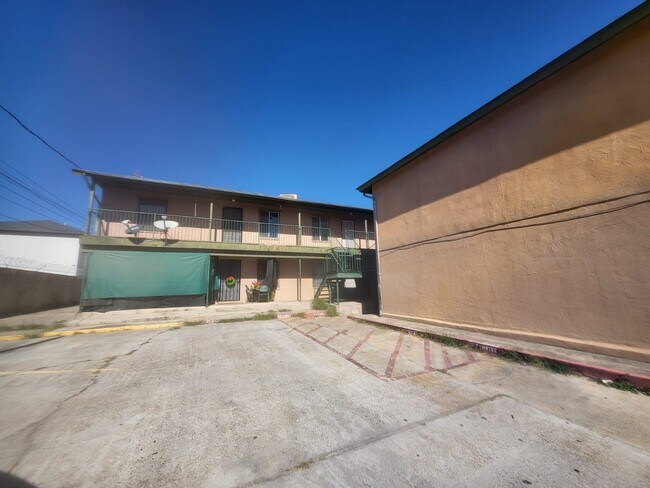 Building Photo - 2704 E Kearney St