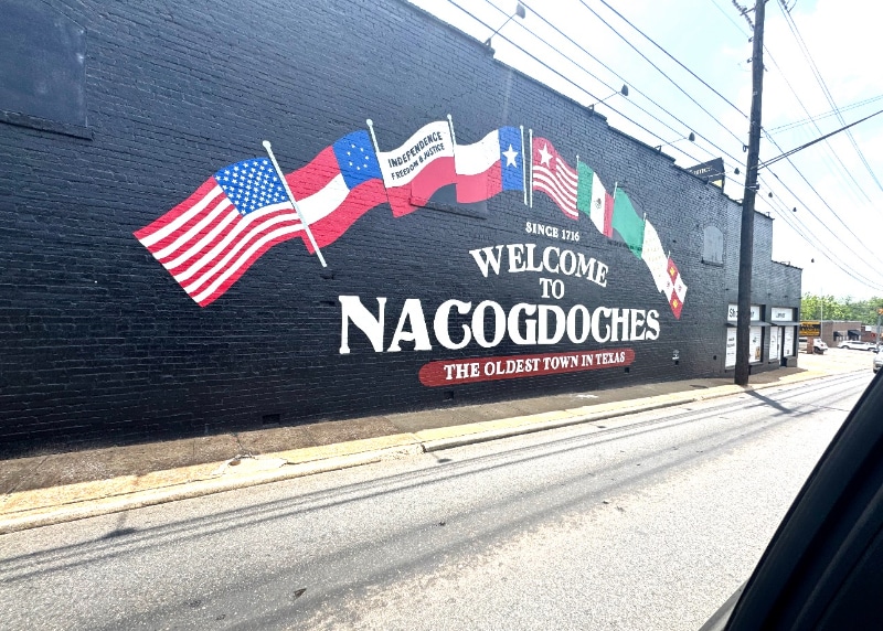 Building Photo - 320 W College St