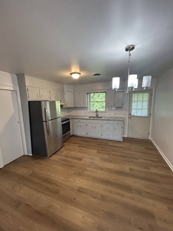 Building Photo - 302 Hillside Dr