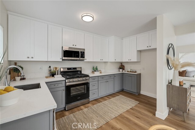 Building Photo - 13933 Doty Ave