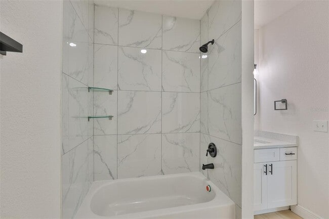 Building Photo - 829 18th St S