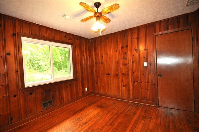 Building Photo - 486 Pegg Rd SW
