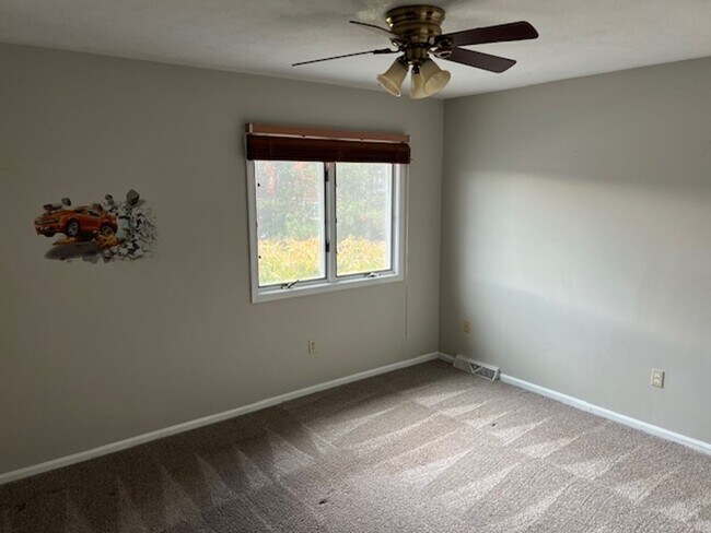 Building Photo - Spacious 2BR/2.5BA Condo in a Quiet HOA Community