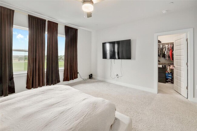 Building Photo - 207 Flowers Ave