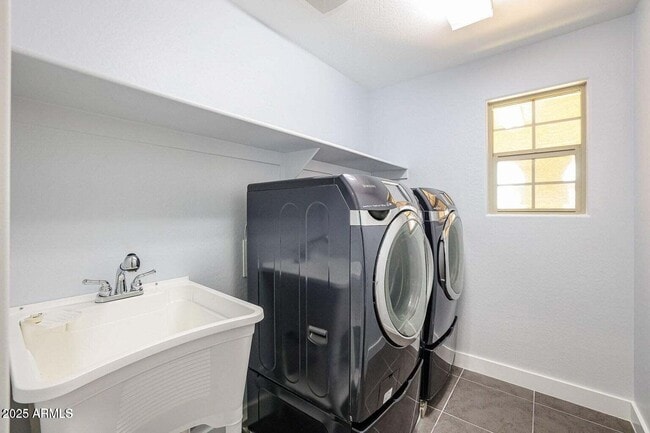 Building Photo - 3330 W Gran Paradiso Dr