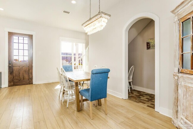 Building Photo - 606 W Intendencia St