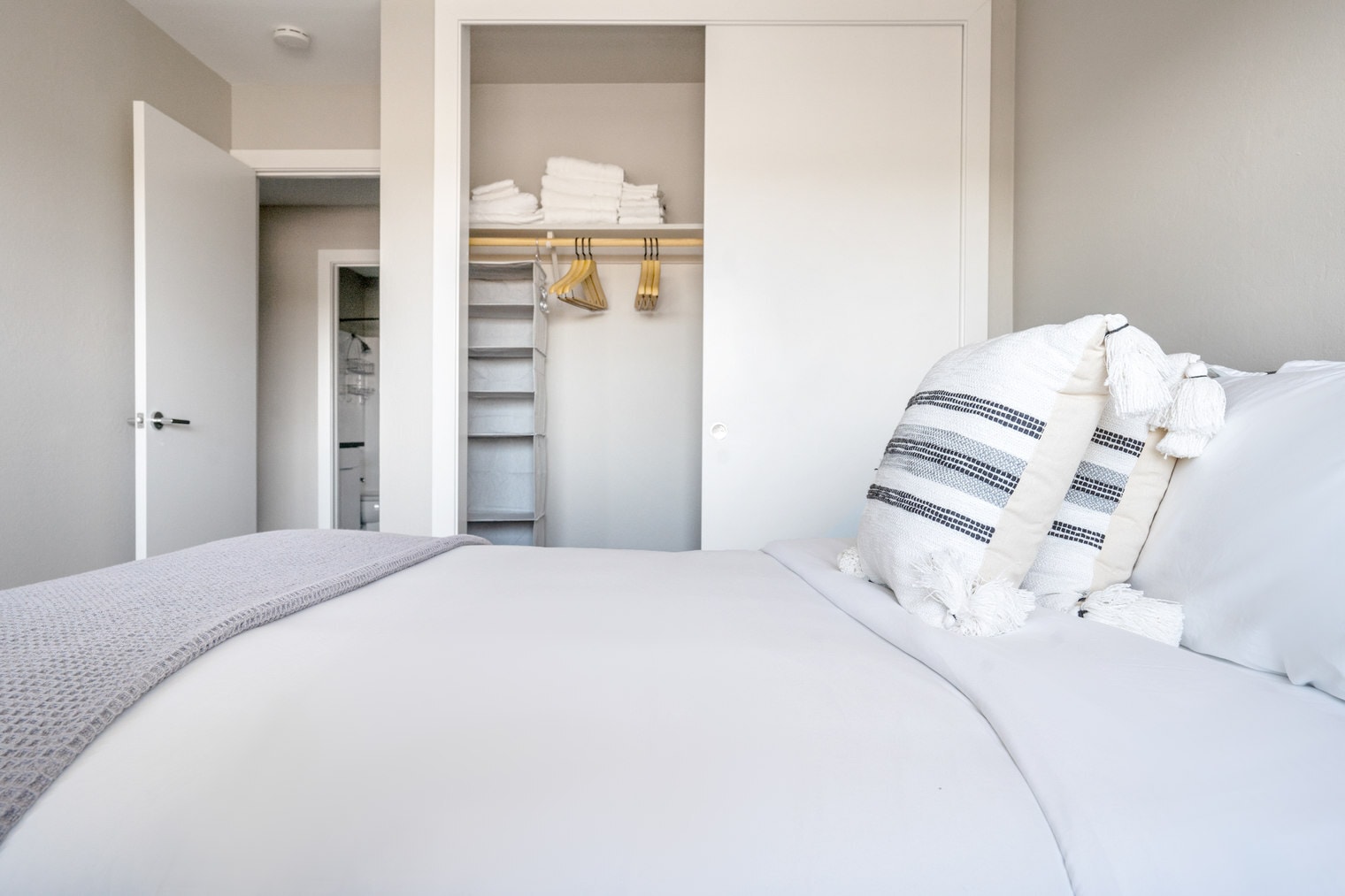 Building Photo - 600 Edgewater Blvd