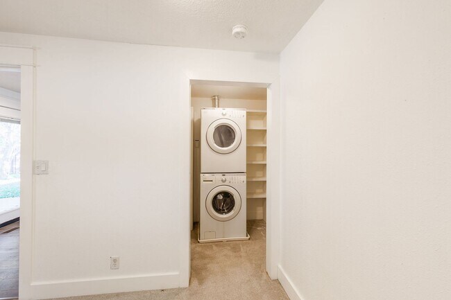 Building Photo - Heart of Eagle 4 Bed 2 Bath Home