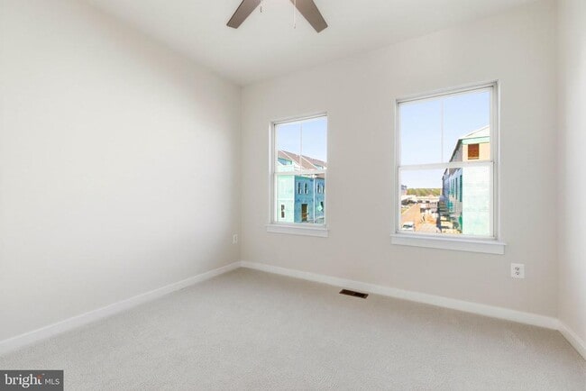 Building Photo - 1017 Venifena Terrace SE