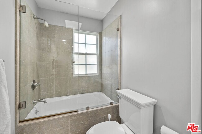 Building Photo - 3614 Malibu Country Dr