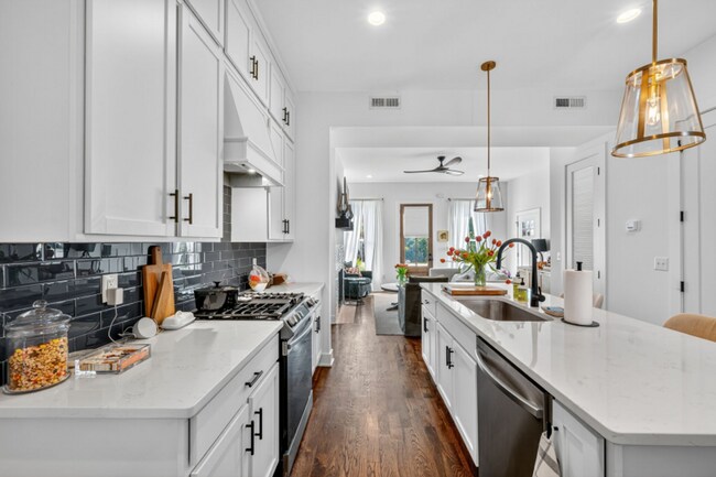 Building Photo - Newly built 3bedroom/2.5 bath home in Sylv...