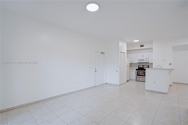 Building Photo - 7200 NW 114th Ave