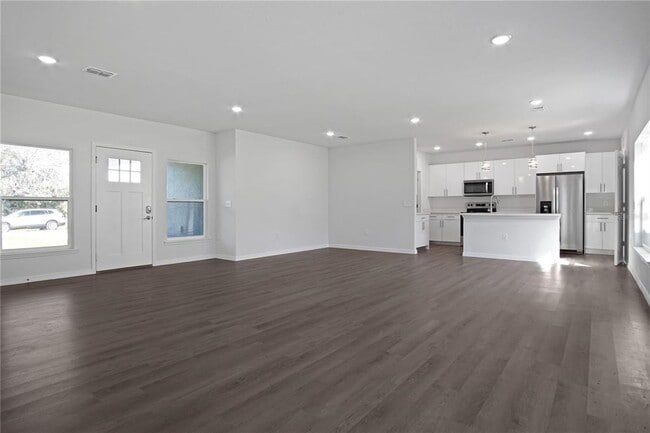 Building Photo - 1311 Hillsborough Ln