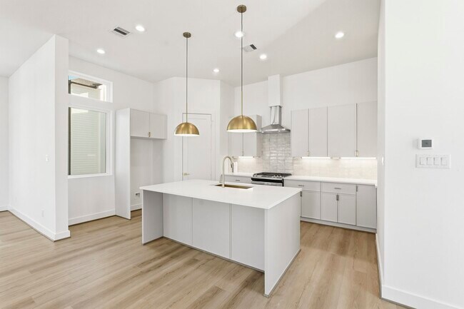 Building Photo - 3828 Wilmer St