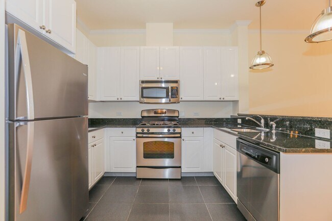 Building Photo - 1/Bdrm 1/Bath - Waterfront - EZ Transport to NYC