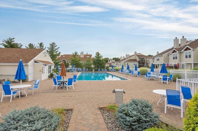 Building Photo - 4001 Whispering Hills Dr