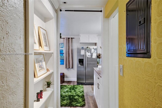 Building Photo - 620 NE 28th St