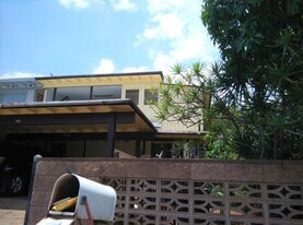 Building Photo - 908 Kahikolu Plz