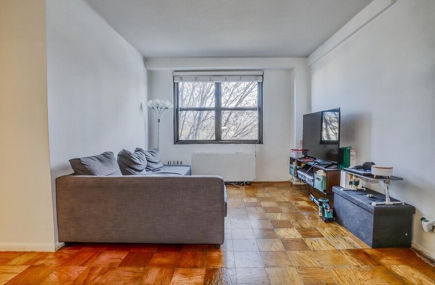 Primary Photo - 201 St Pauls Ave