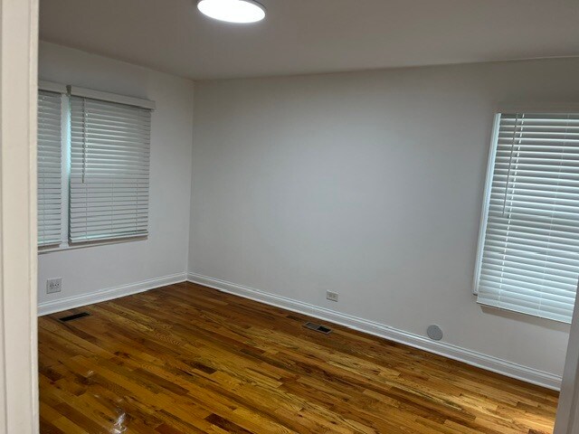 Building Photo - 1811 Jamestown Cir