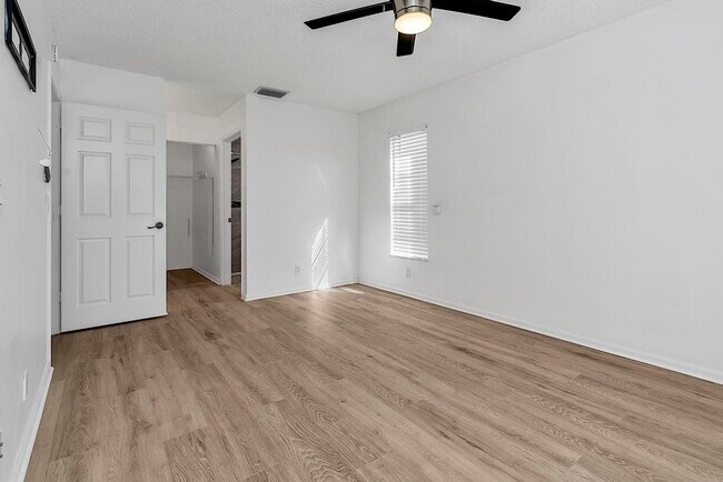 Building Photo - 416 Buttonwood Pl