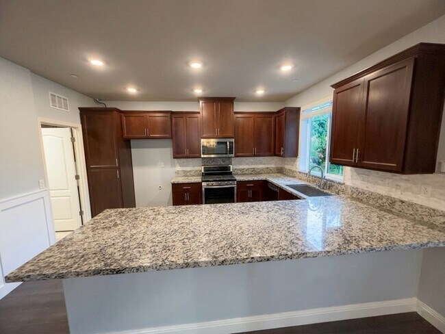 Building Photo - 233 Vanney Ct