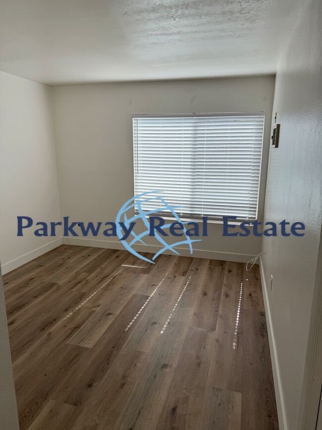 Building Photo - Penthouse Condo in 55+ Community