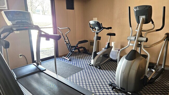 Building Photo - "Charming 2-Bedroom 1 bath Condo with 1000 Sq Ft of Comfort in Plymouth, MN!"