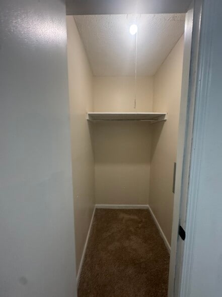 Building Photo - 150 Essex Ct