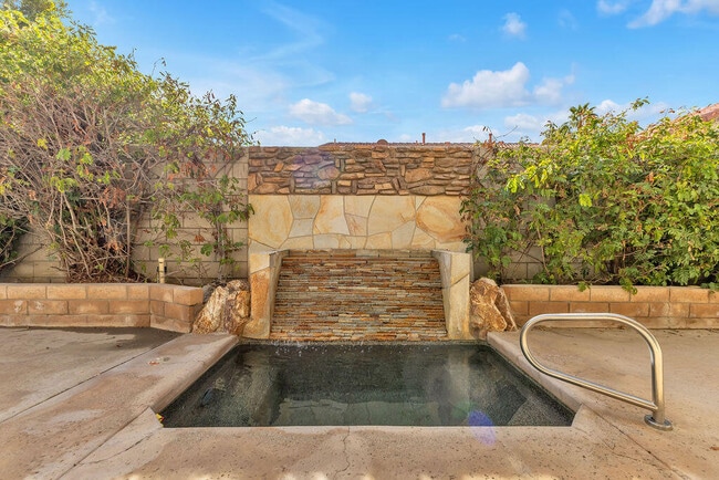 Building Photo - 74613 Waterlily Cir