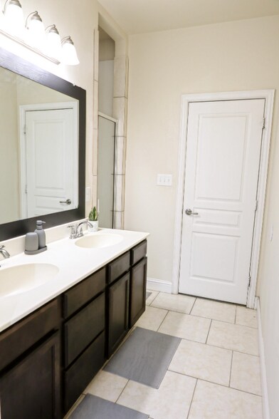 Building Photo - 516 Highpark Ct