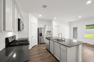 Building Photo - 11845 Summertime Dr