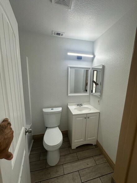 Building Photo - 347 N Eucalyptus Ave