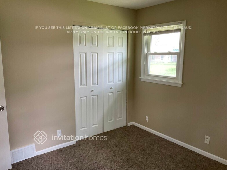 Building Photo - 816 81st Ave N